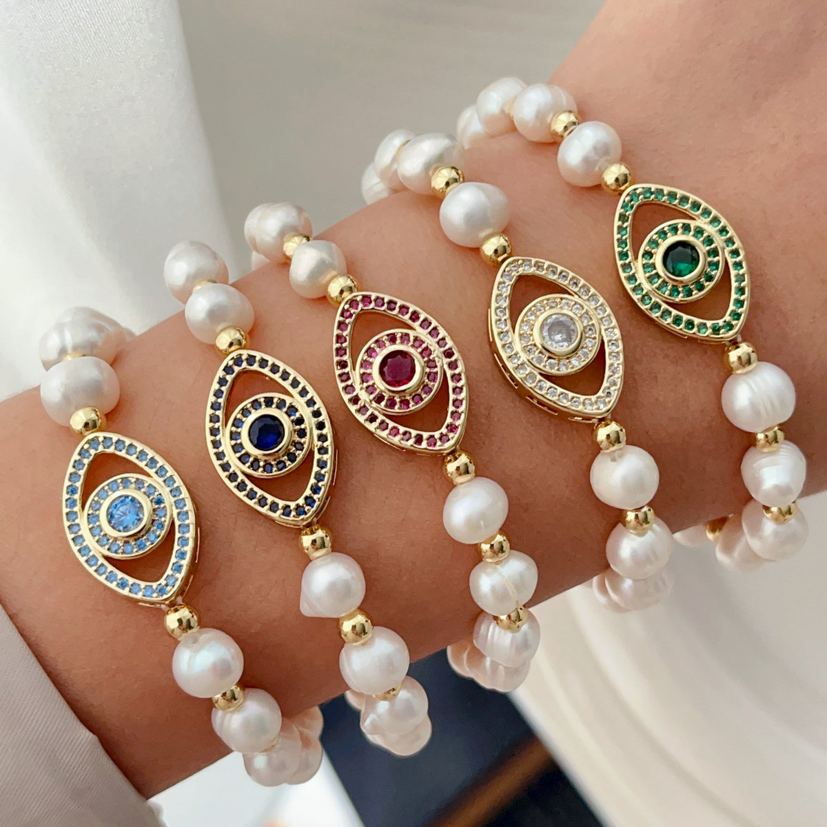 Fresh water pearl eye bracelet