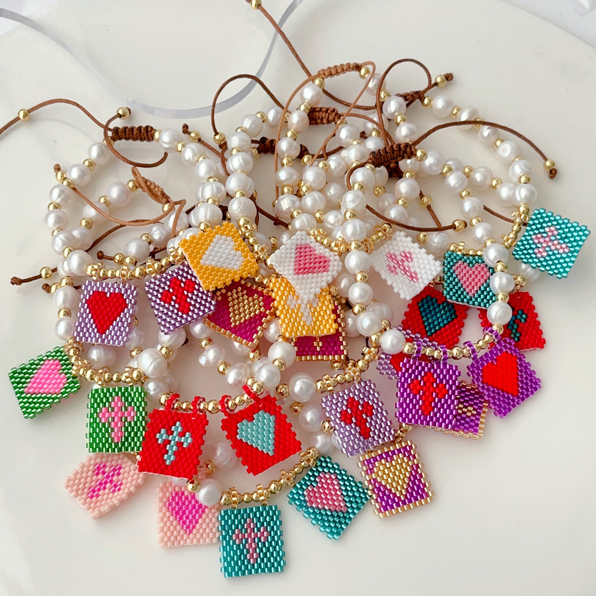 Pearl thread bracelet with square miyuki charm