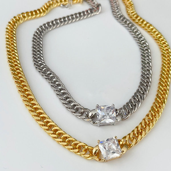 Chunky chain square necklace