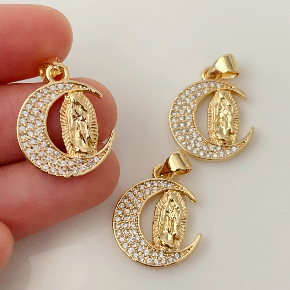 Moon pave vigin mary charm
