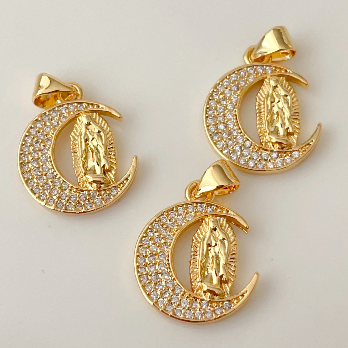 Moon pave vigin mary charm