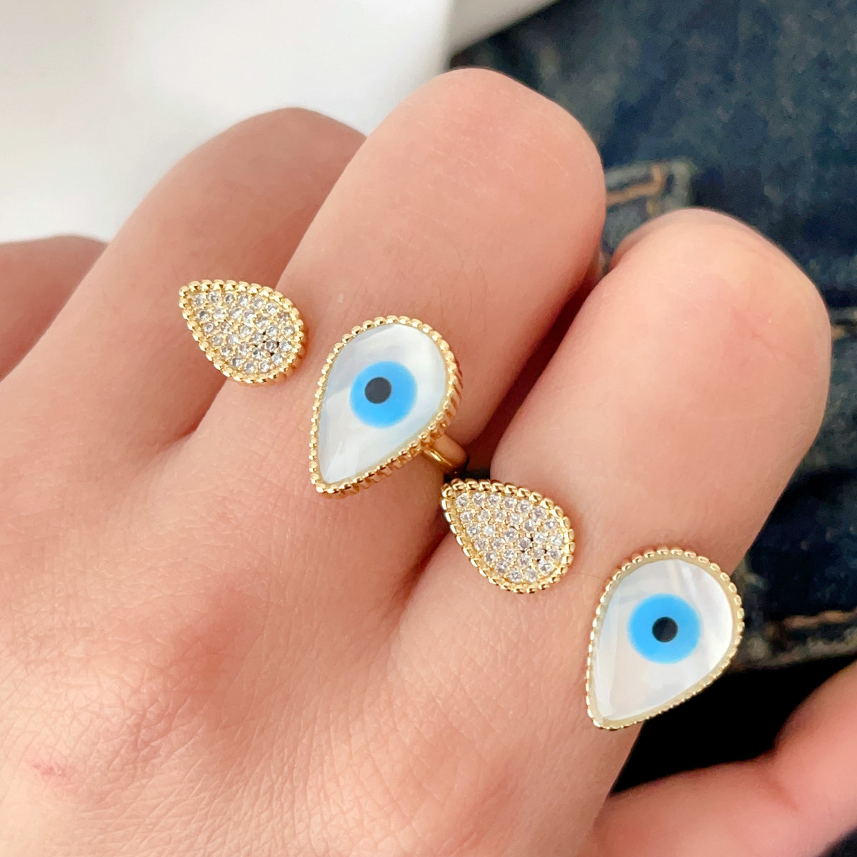 Oval mop white eye ring