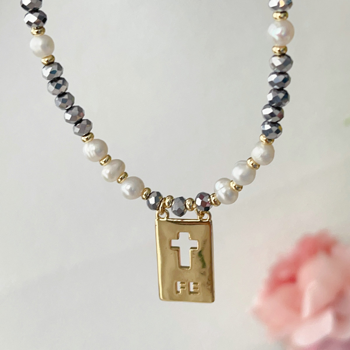 Fe grey chinese crystal necklace
