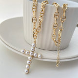 Pig nose chain with pearl pendant