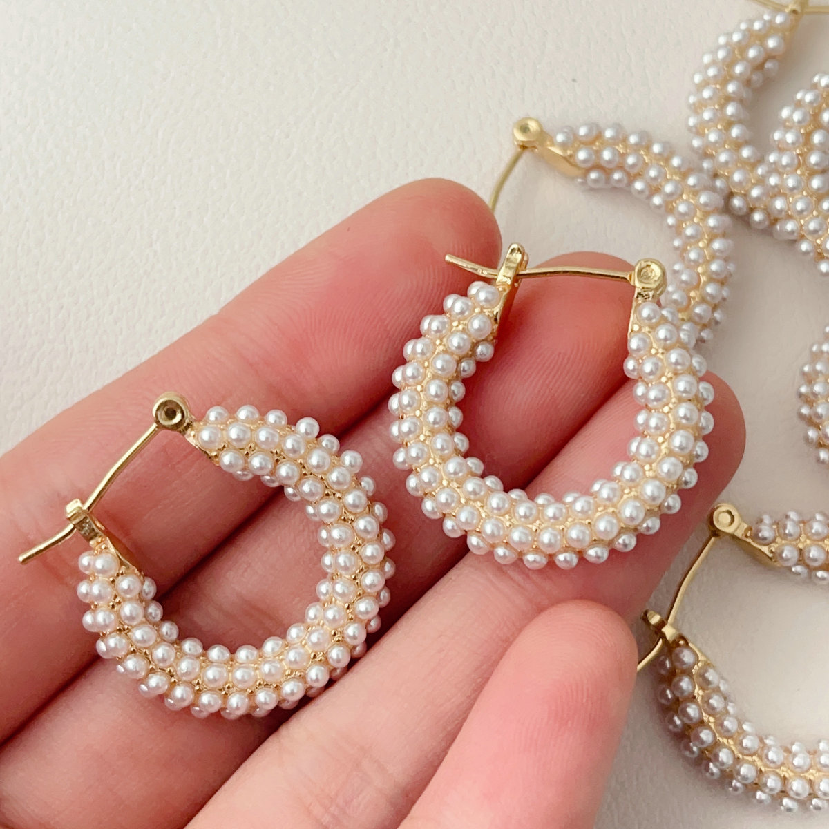Mini pearl hoops earrings