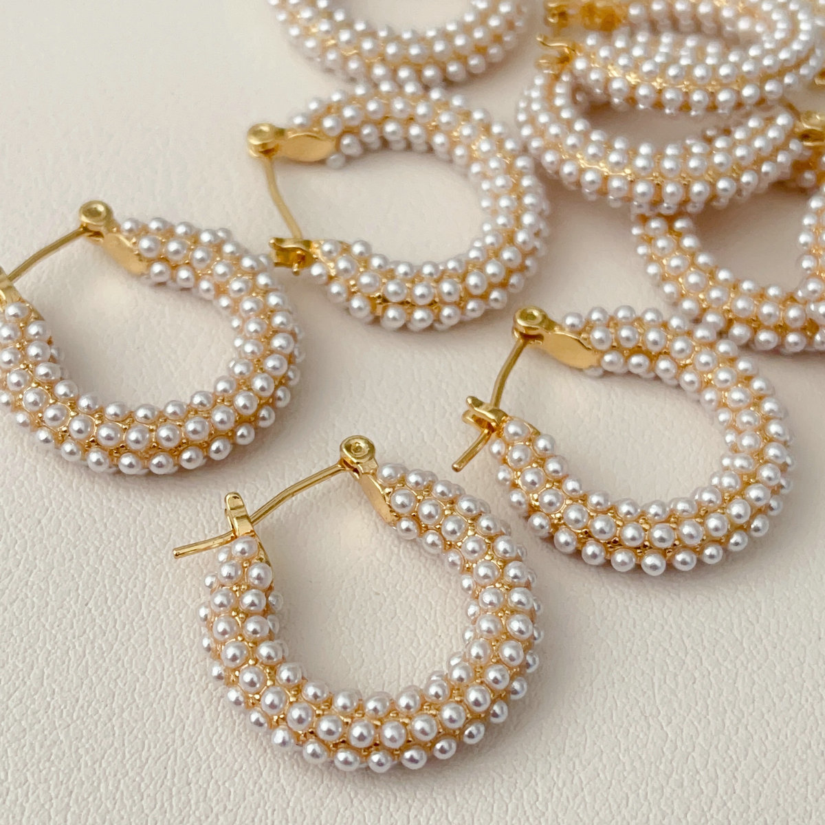 Mini pearl hoops earrings