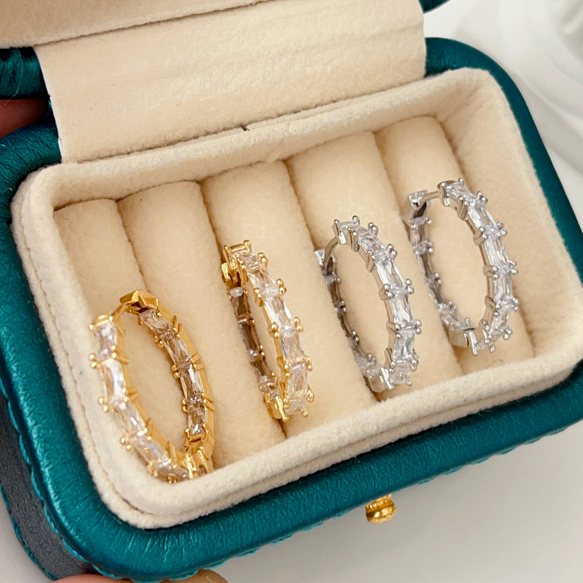 Simple zircon hoop earrings 20mm