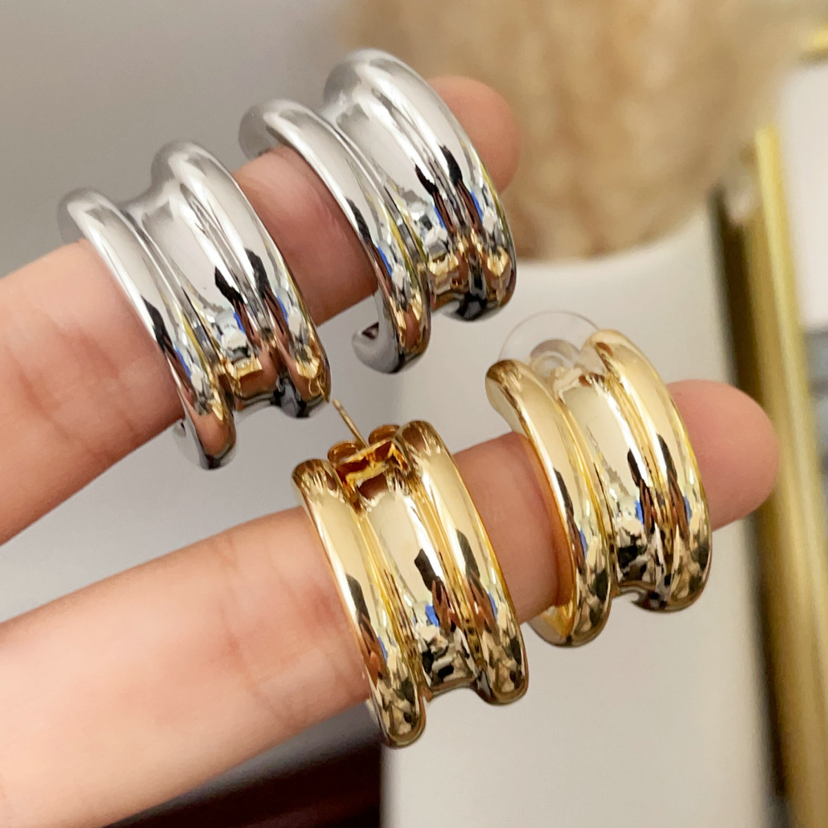 Double line metal moon hoops