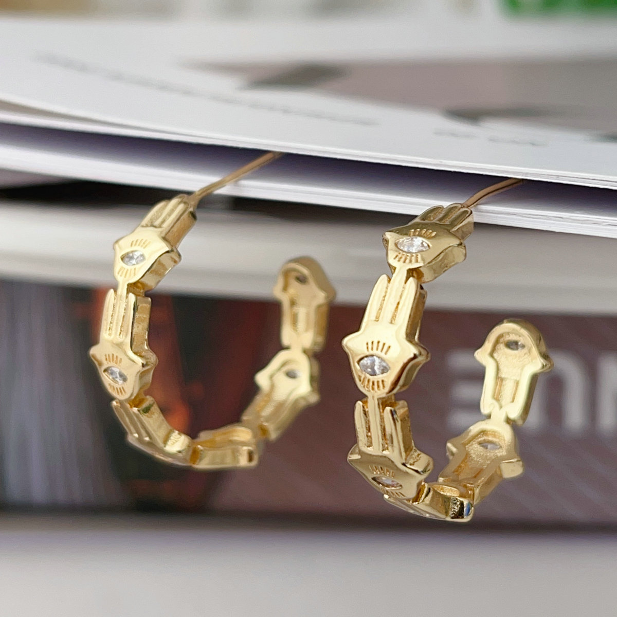 Hand shape hoop earrings