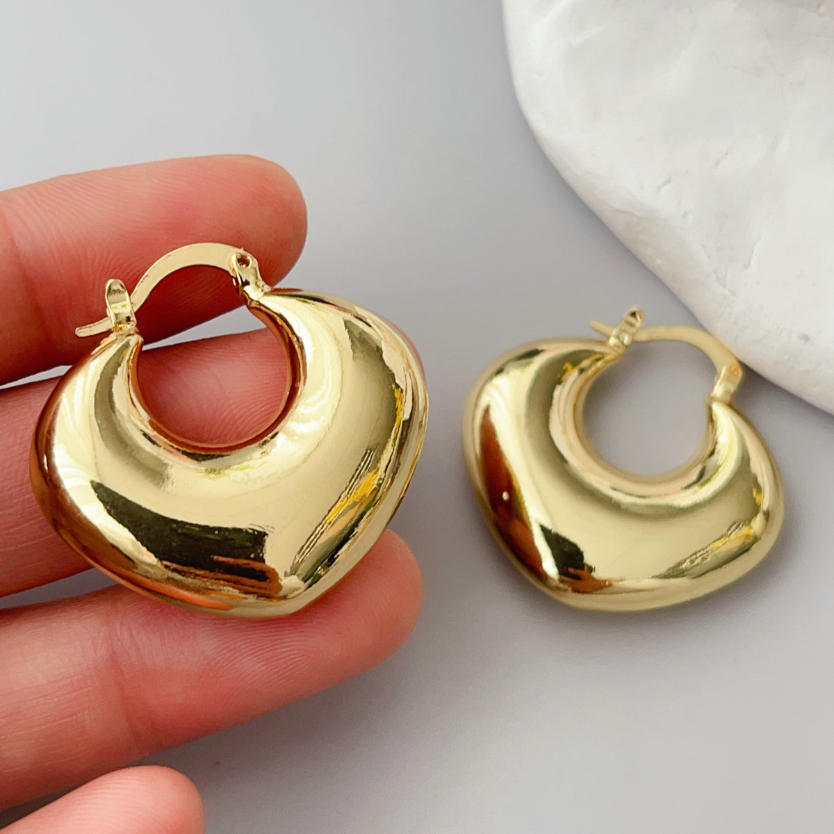 Metal chunky heart hoop earings