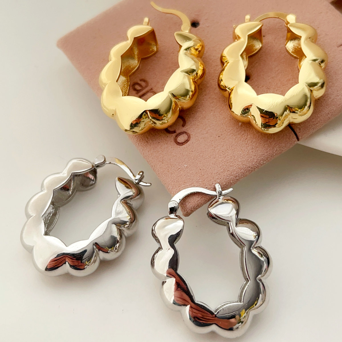 Metal twisr hoop earrings