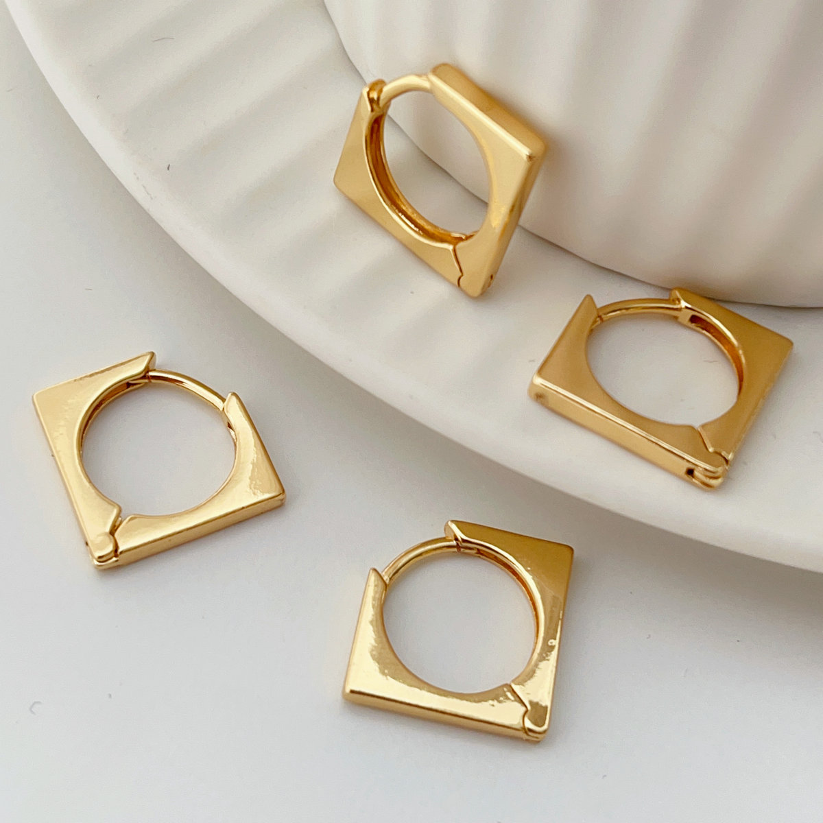 Metal square hoop basic earrings