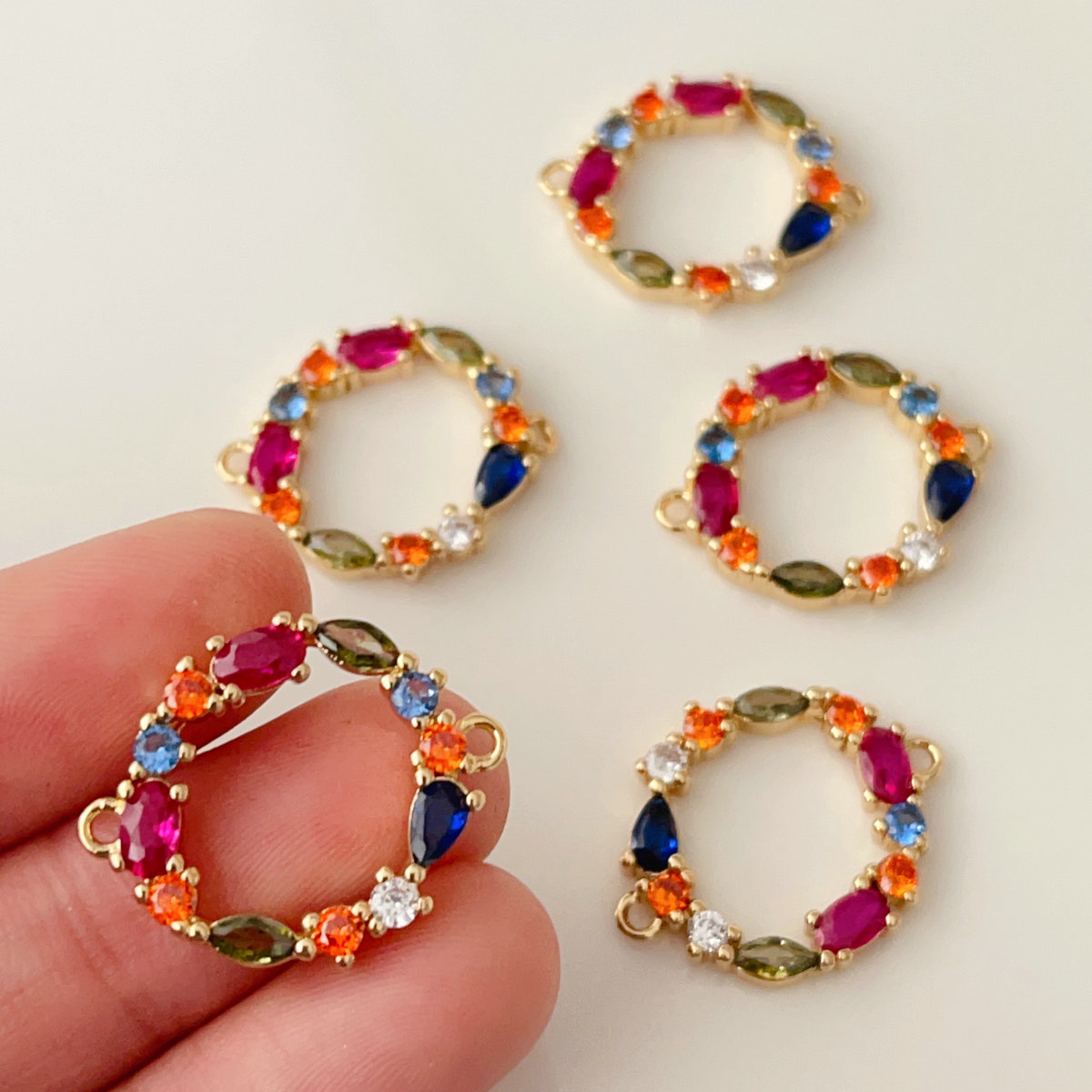 Colorful round connector