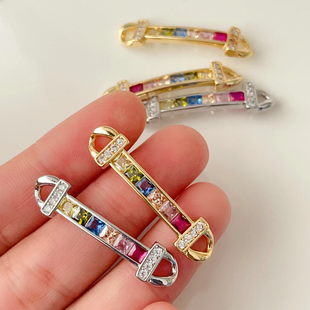 Colorful bar connector