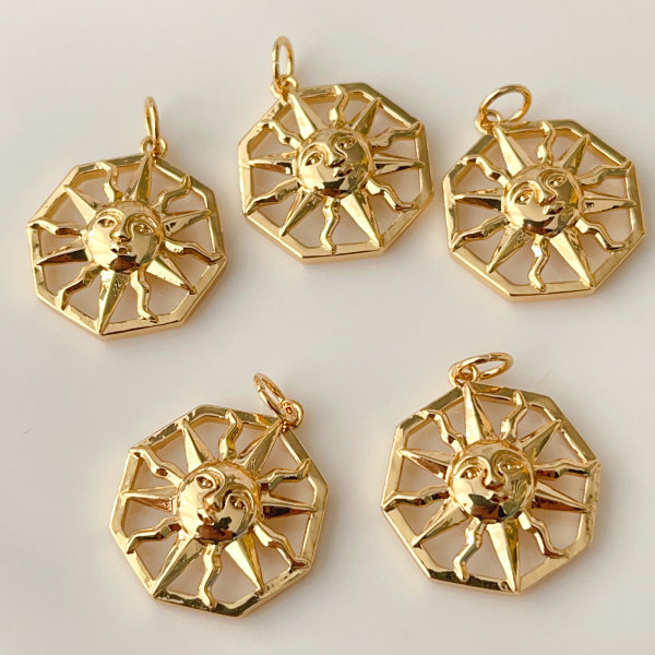 Metal star pendant