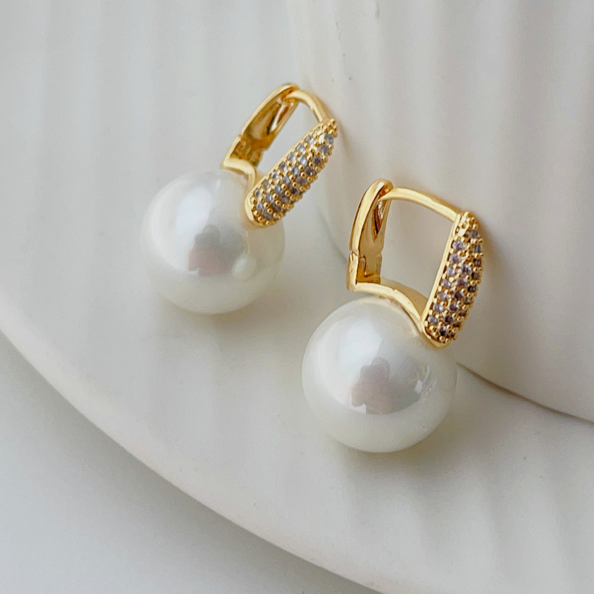 Round pearl drop earrings