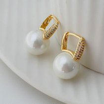 Round pearl drop earrings