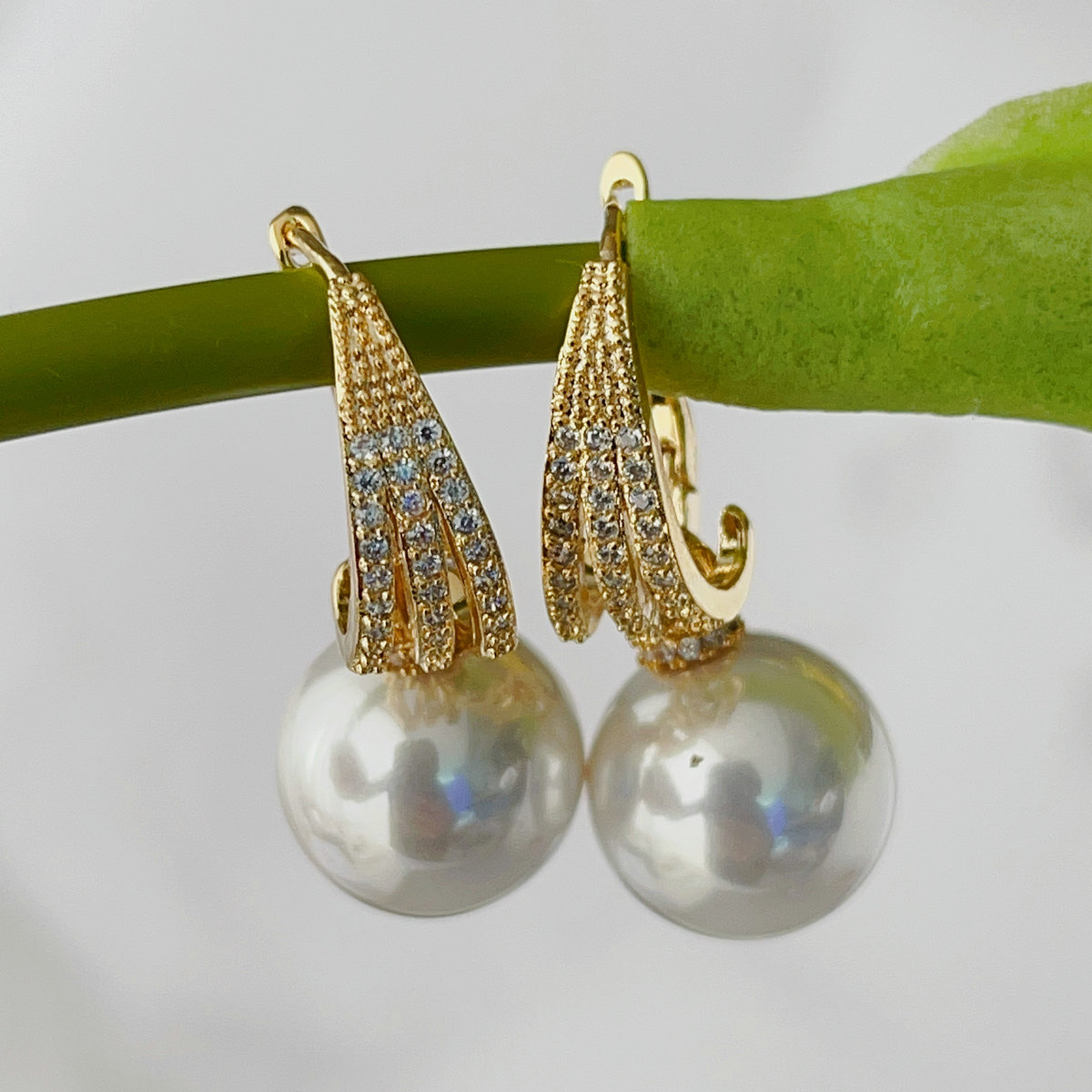 Round pearl drop earrings