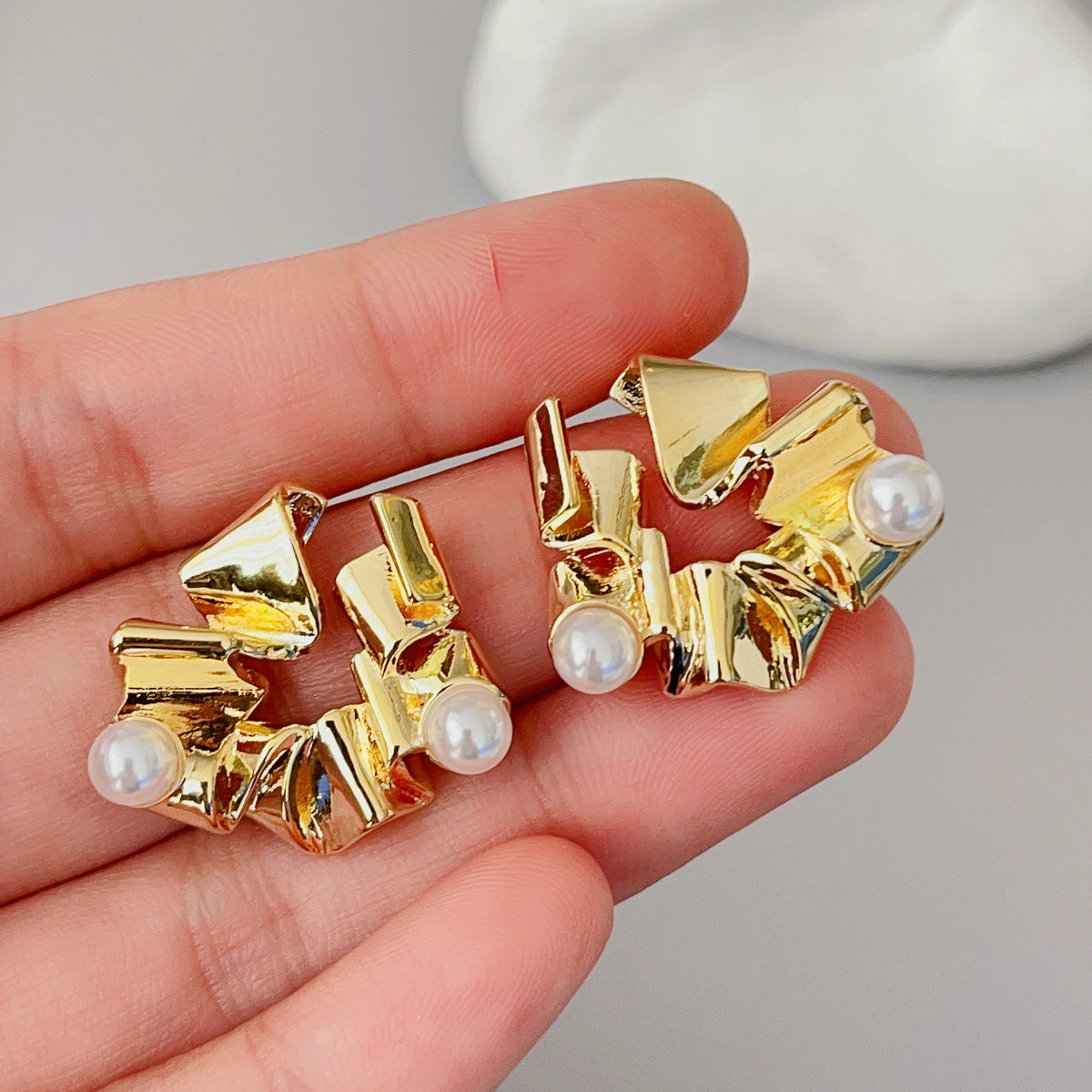Speacil pearl earrings