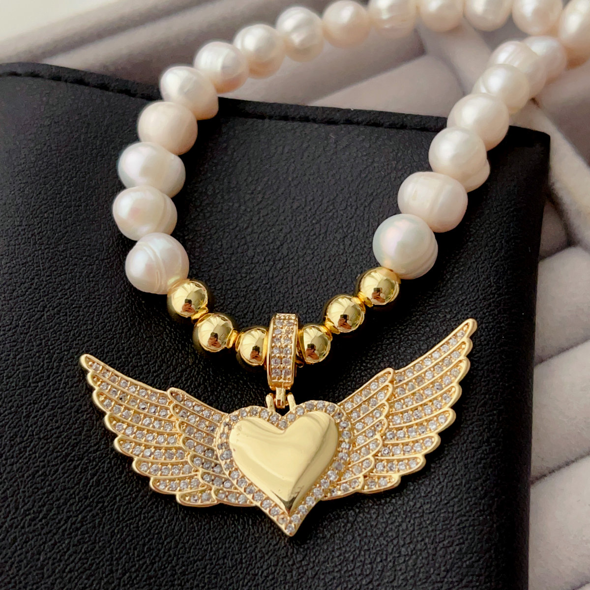 Angel's wings pendant pearl necklace