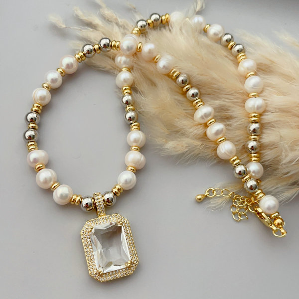 Clear square pendant necklace