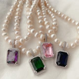 Square pendant pearl necklace