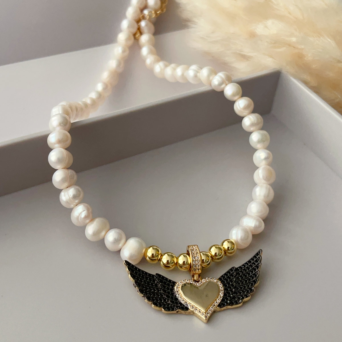 Black Angel's wings pendant pearl necklace