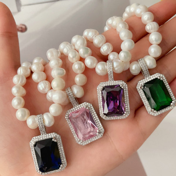 Square pendant pearl necklace
