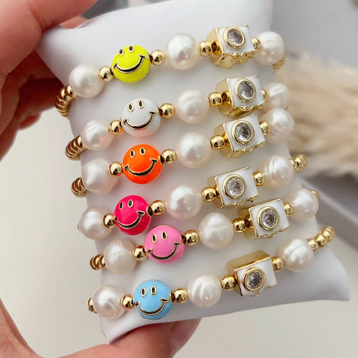 Enamel smile bead pearl bracelet