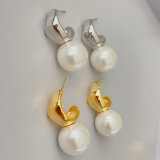 Fashion pearl drop earrings