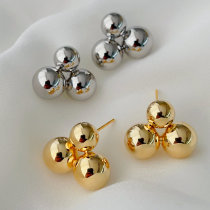 Ball earrings stud