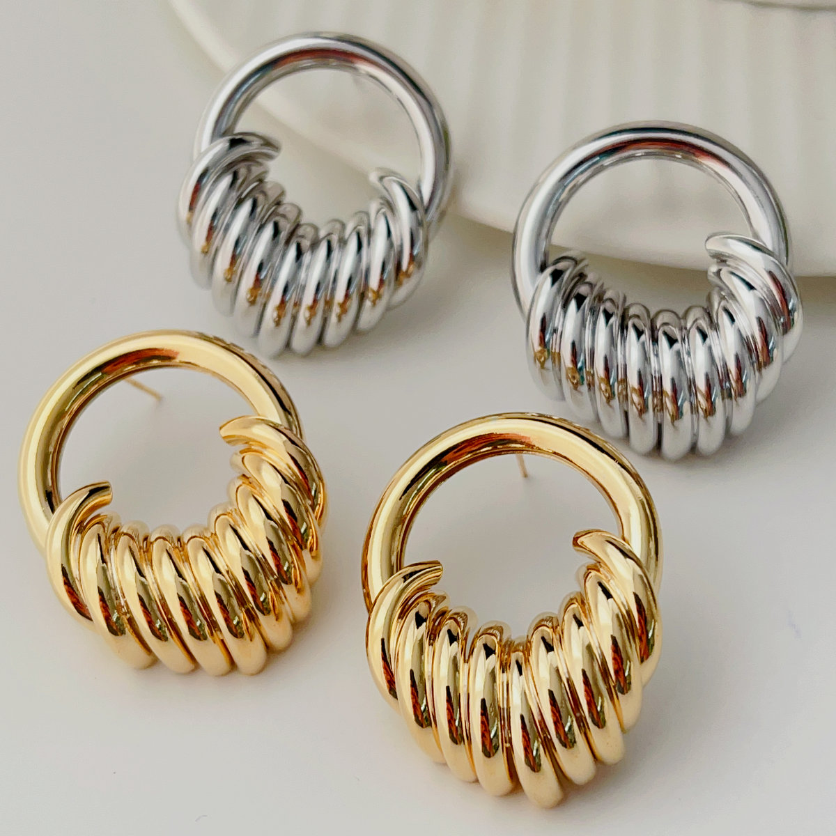 Fashion gold metal earrings