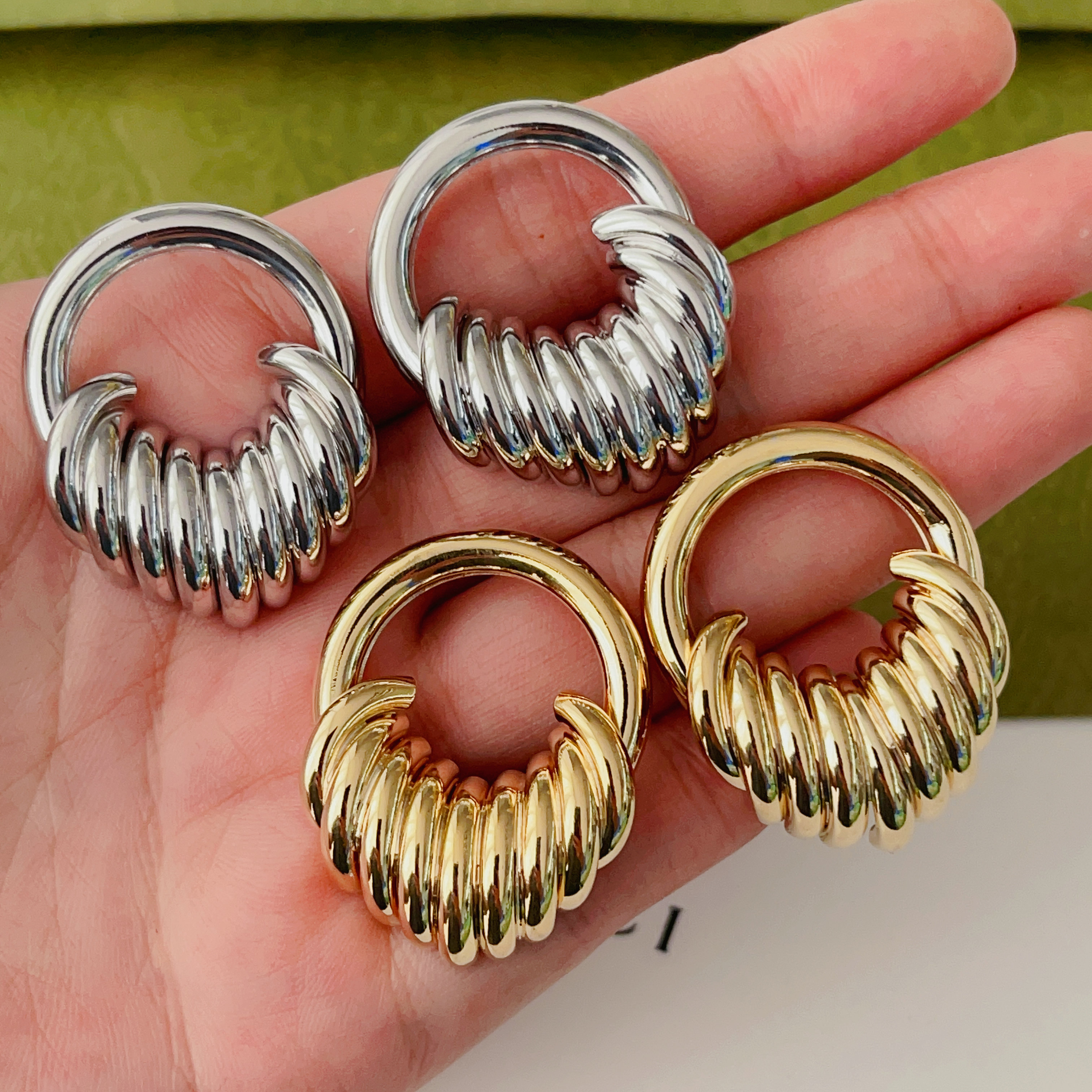 Fashion gold metal earrings