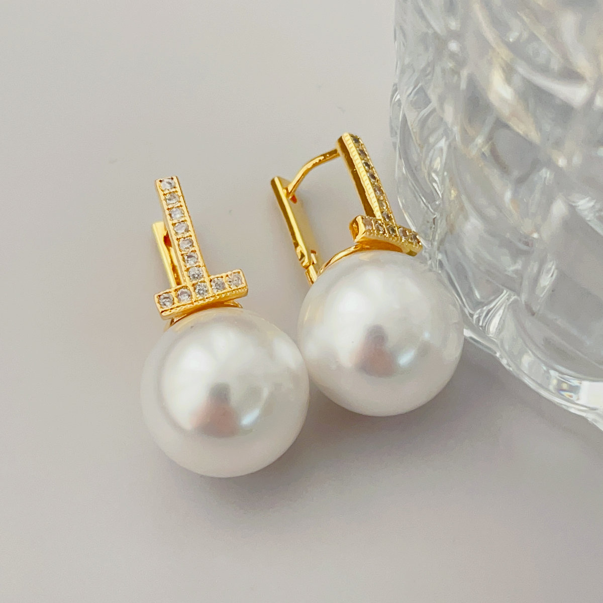 Glass pearl drop earrings