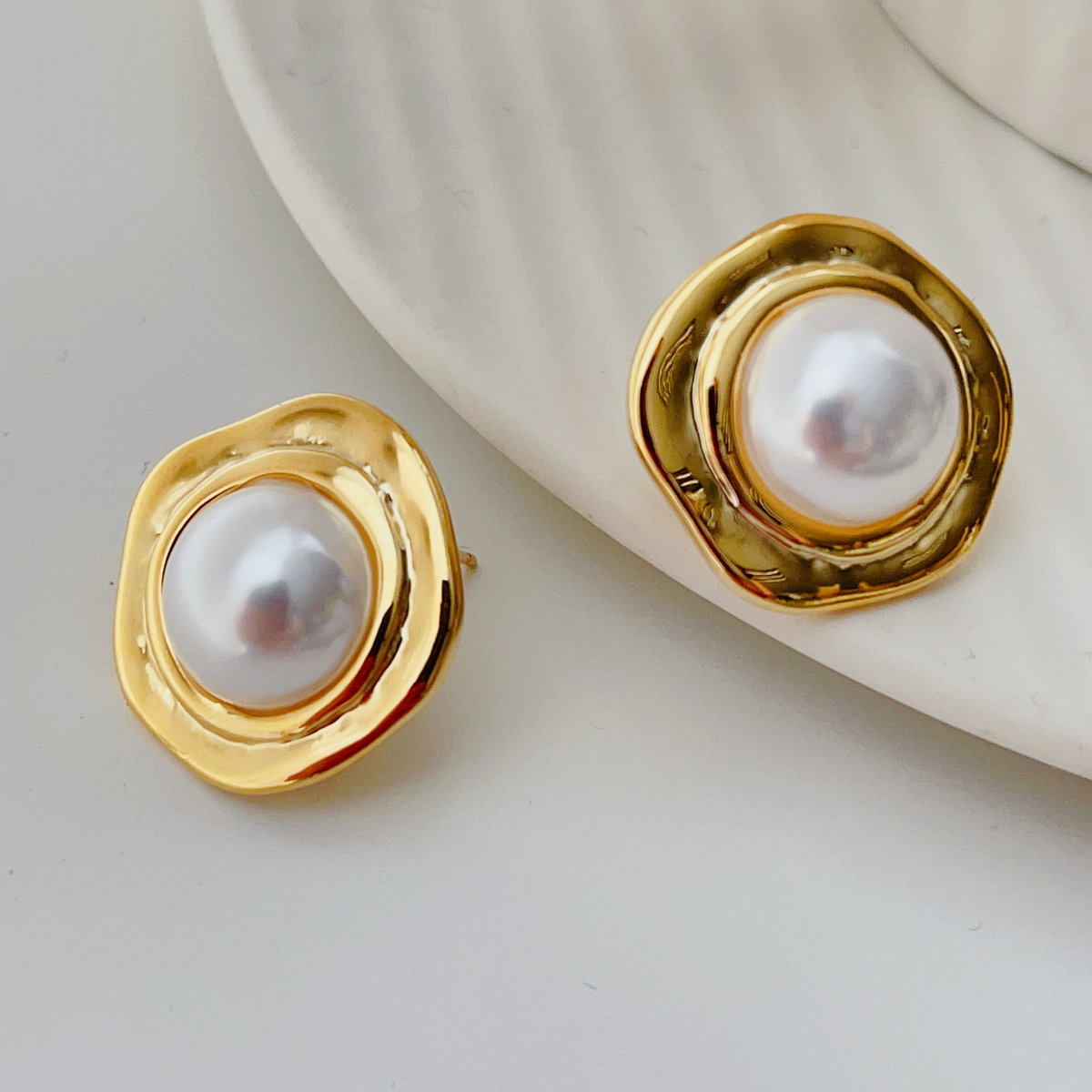 Pearl basic earrings