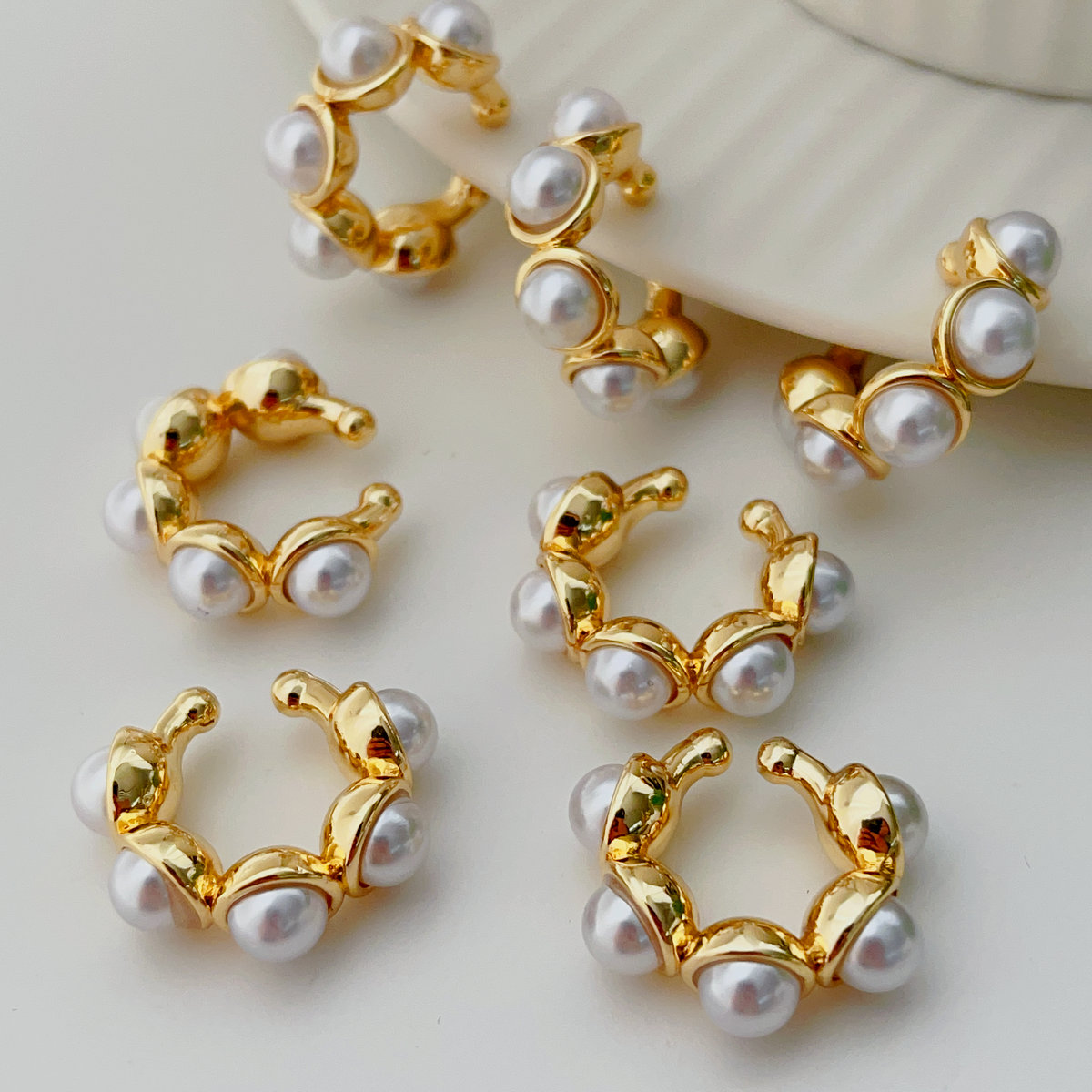 Pearl ear cuff ( pair )