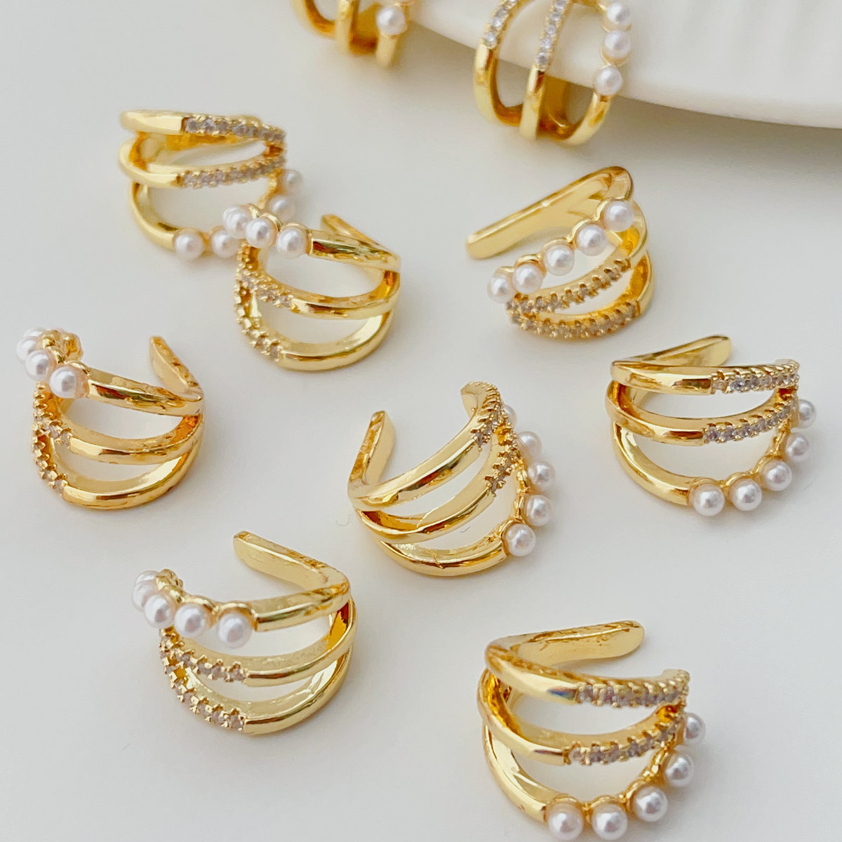 Pearl ear cuff ( pair )