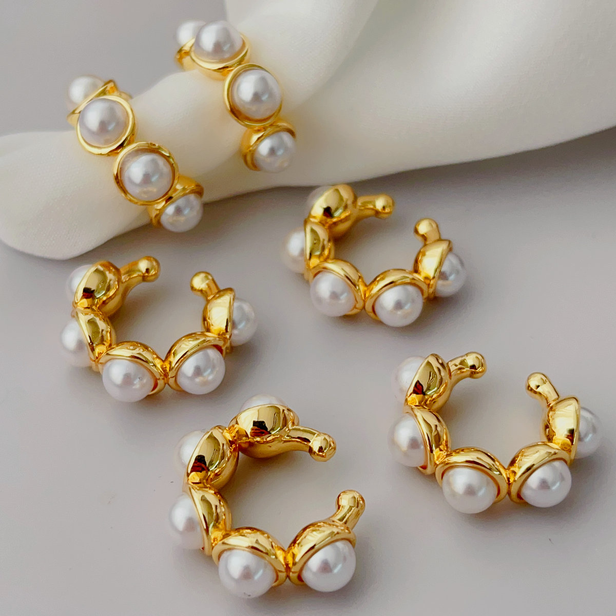 Pearl ear cuff ( pair )
