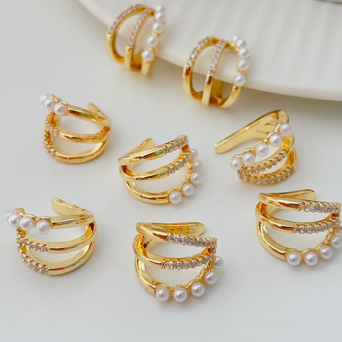 Pearl ear cuff ( pair )