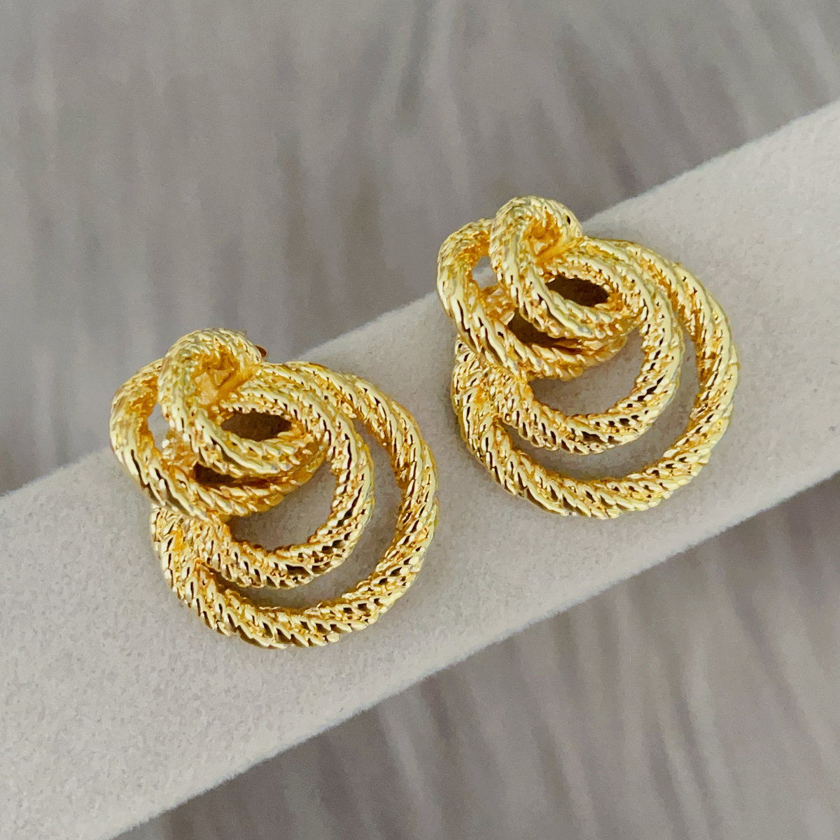 Circle metal earrings