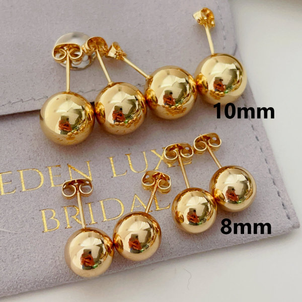 Gold ball basic earrings