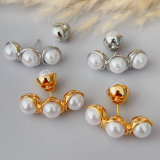 Moon pearl earrings