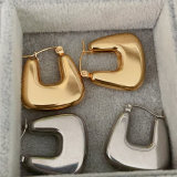 Plain triangular earrings