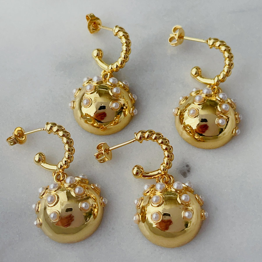 Roud pearl pendant drop earrings