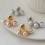 Moon pearl earrings