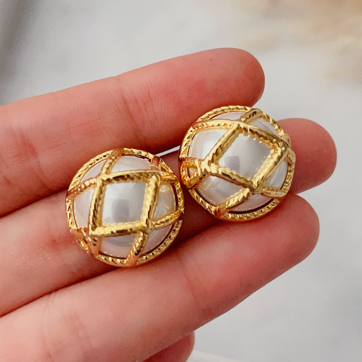 Fashin round pearl earrings