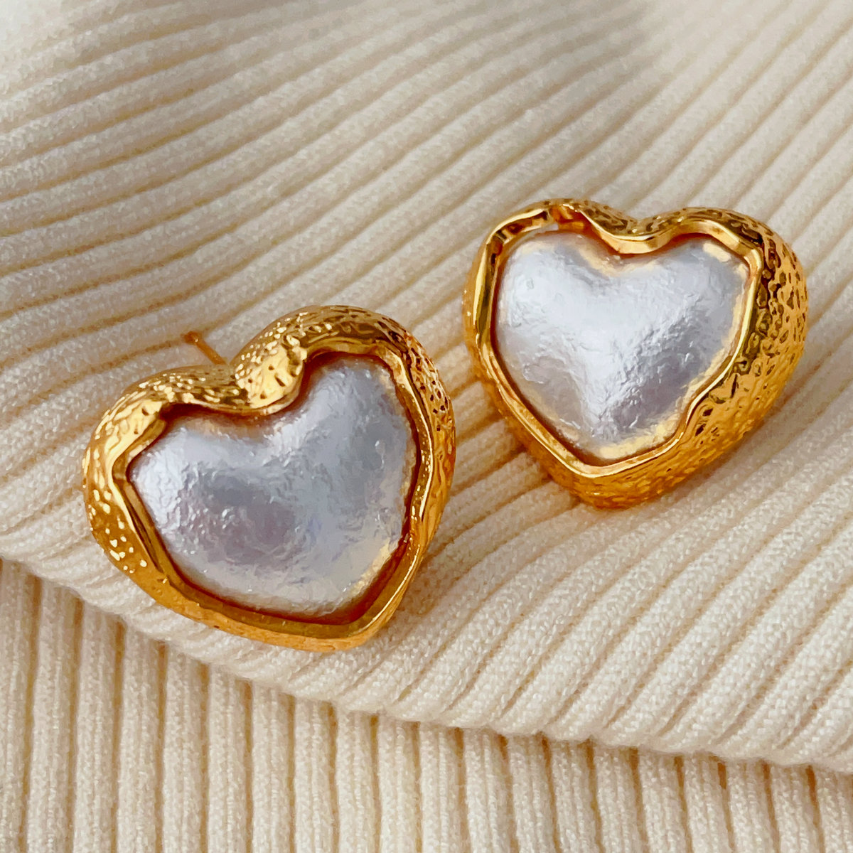 Heart pearl earrings