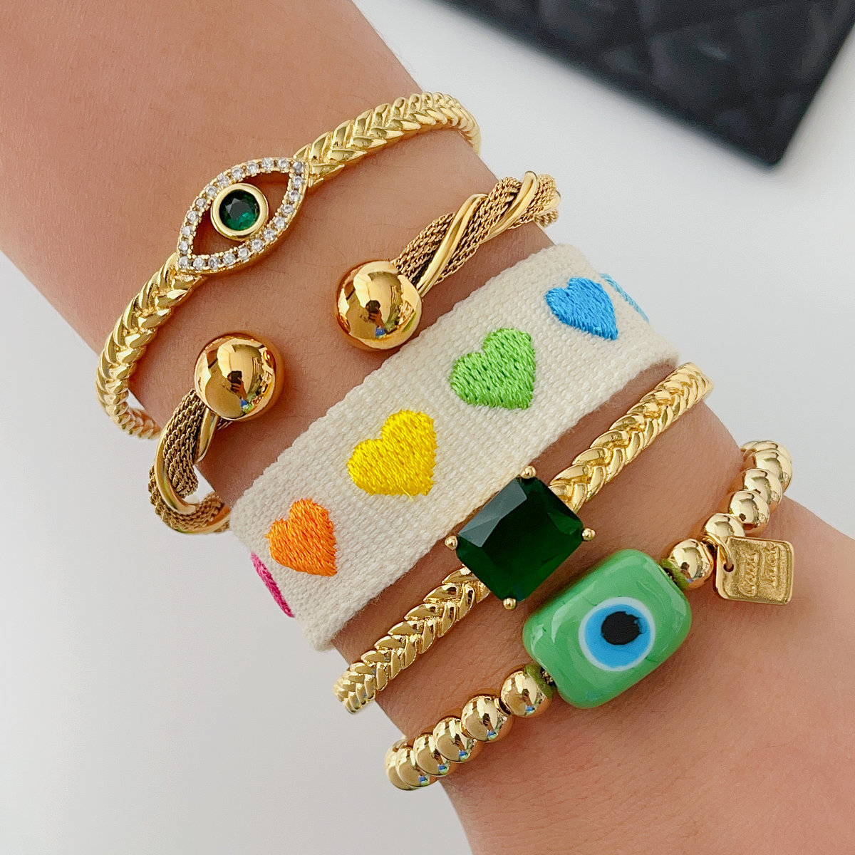 Green zircon eye heart bracelet
