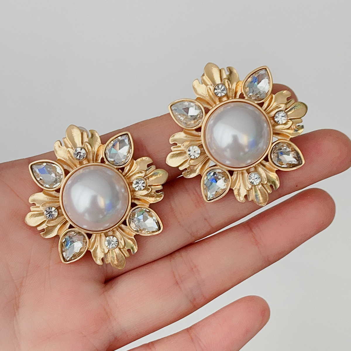 Flower glass pearl earrings