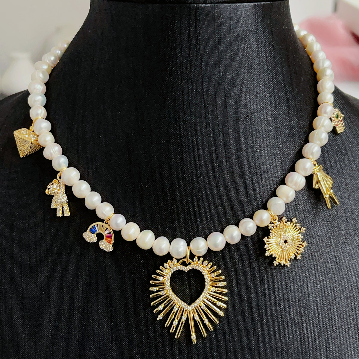 Heart charms pearl necklace